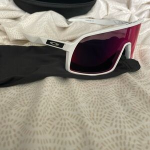 White Oakley Sutro S with silver O. Never worn No Damage